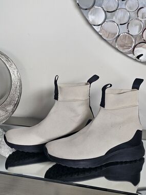 Native Shoes Cream and Black Knit Slip-On Ankle Booties